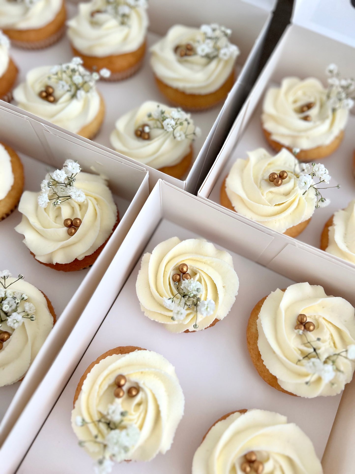 Engagement cupcakes