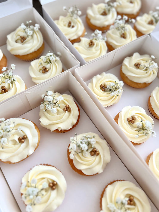 Engagement cupcakes